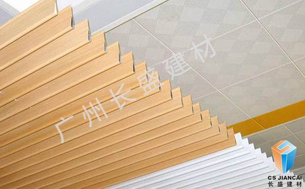 木紋滴水鋁掛片吊頂天花應(yīng)用實(shí)拍圖