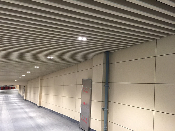 地下車庫右邊